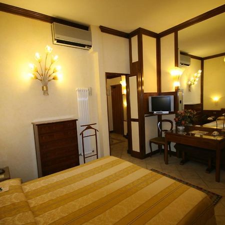 Hotel Italia City Center マントヴァ エクステリア 写真