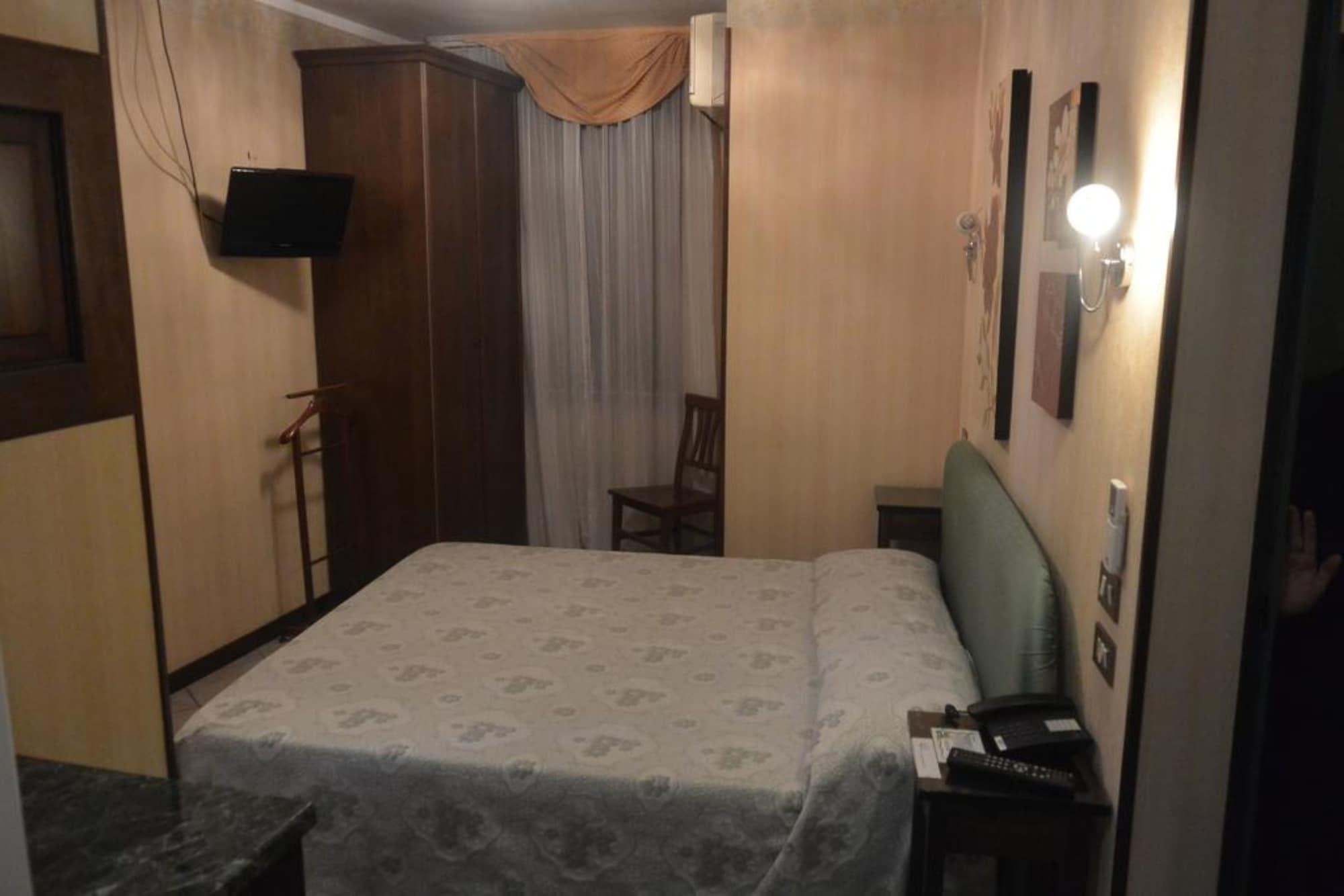 Hotel Italia City Center マントヴァ エクステリア 写真