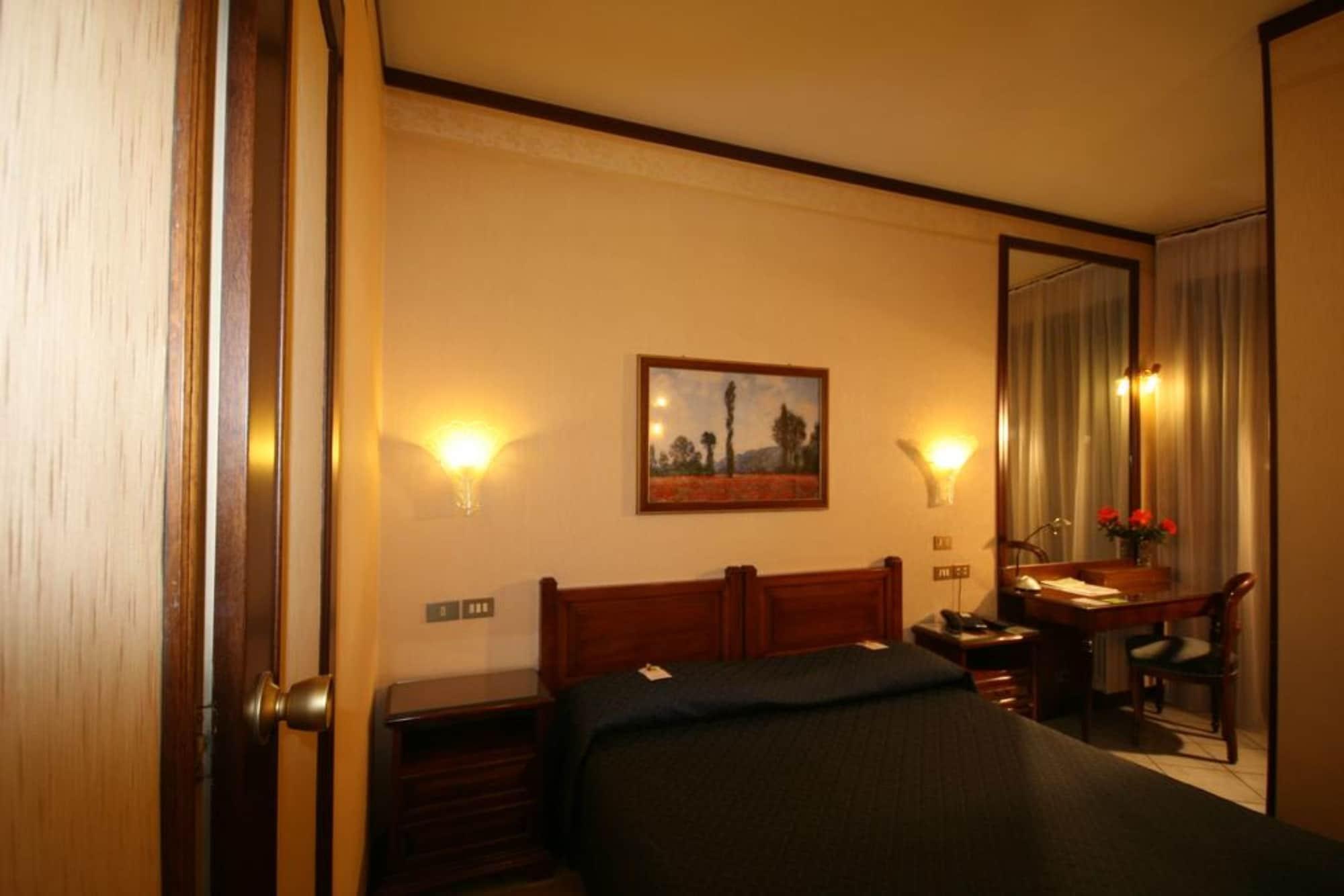 Hotel Italia City Center マントヴァ エクステリア 写真
