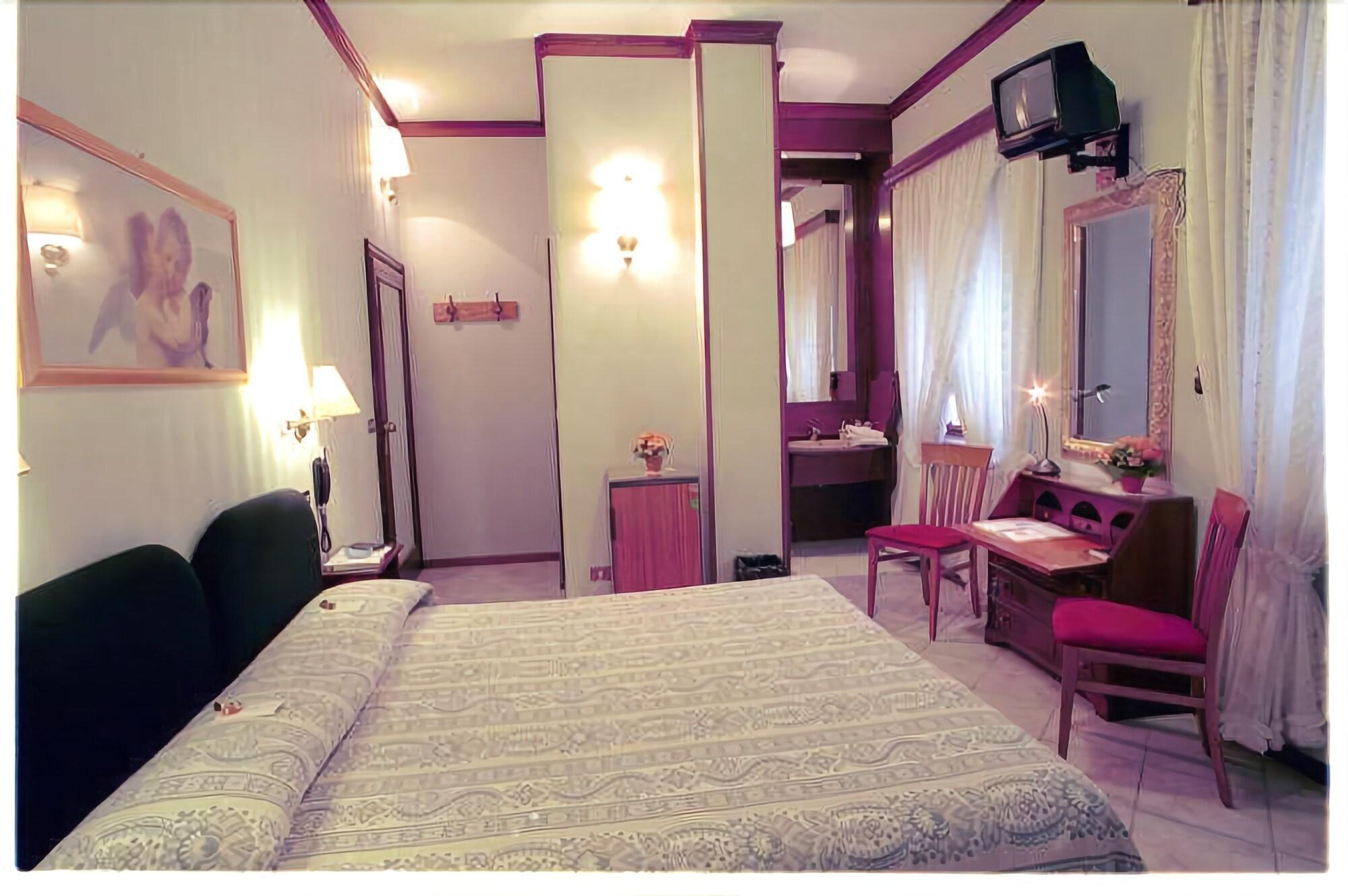 Hotel Italia City Center マントヴァ エクステリア 写真